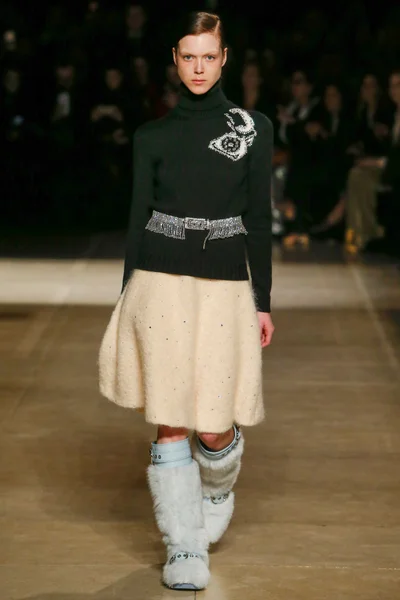 Look 30
